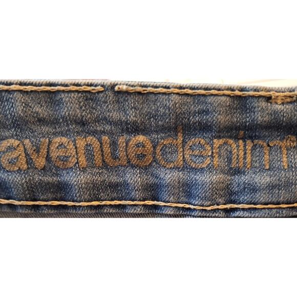 Avenue Women 20W Medium Wash Floral Embroidered Distressed Cropped Denim Jeans - Picture 3 of 5